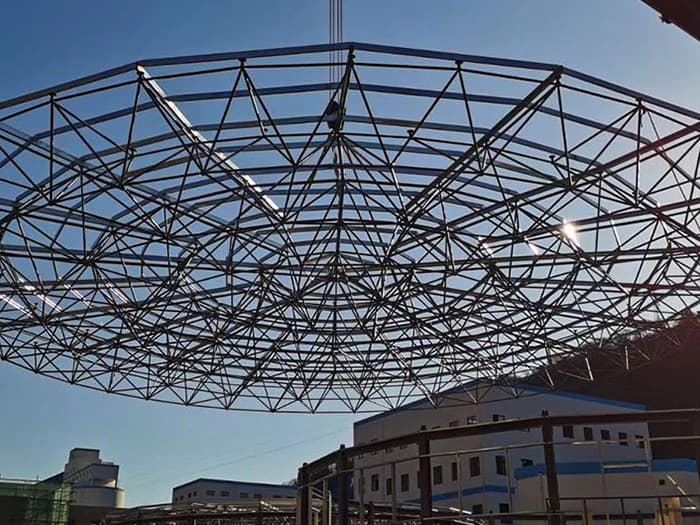 鄂尔多斯螺栓球网架工程施工现场